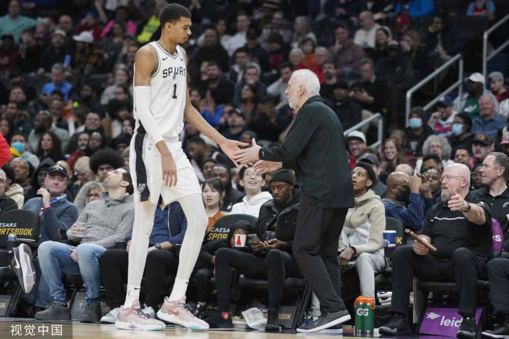 转会费用相 转会费用相