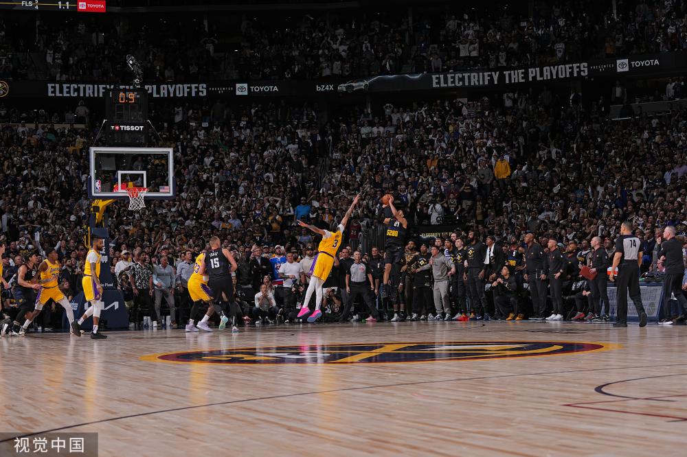 篮板球的争 篮板球的争